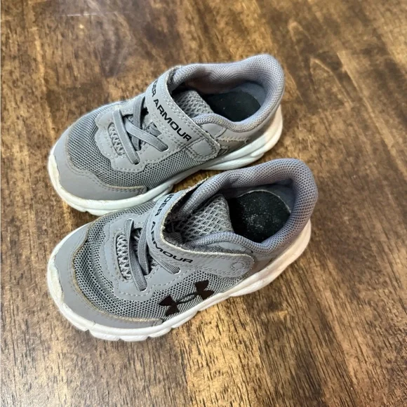 NWOT Under Armour Light Gray Mesh Athletic Sneakers marathon ready size 11 Amazon.com | Under Armour Women main image 4